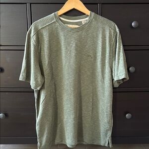 Men's Green Tommy Bahama T-Shirt Size Medium